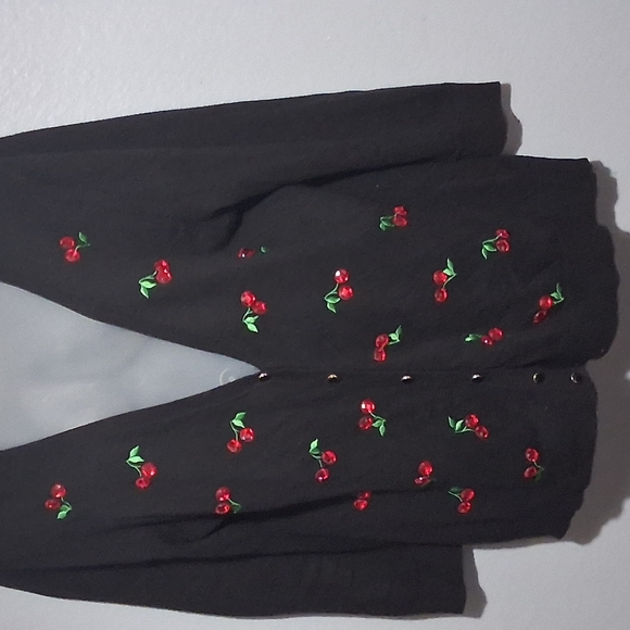 Vintage-Inspired Black and Red Sueter with Cherry Embroidery - Picture 3 of 9
